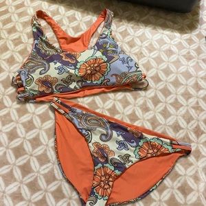 Reversible swimsuit top and bottoms.